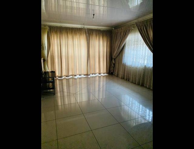 4 BEDROOM PROPERTY TO RENT IN KEW